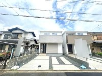 限定２区画の新築分譲地！南向きで陽当たり良好！区画整う閑静な住宅地！
駐車２台可能な４ＬＤＫのお家！
スーパーやホームセンターが近いので買物も便利♪