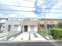 限定２区画の新築分譲地！南向きで陽当たり良好！区画整う閑静な住宅地！
駐車２台可能な４ＬＤＫのお家！
スーパーやホームセンターが近いので買物も便利♪