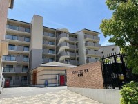 ２０２４年１２月リフォーム完成予定！
ファミリー世帯におすすめの全居室６帖以上の４ＬＤＫ！
南向きにつき陽当り良好！ＷＣＬなど収納スペースも充実！
