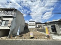 ＪＲ『桂川駅』徒歩１２分！南東向きで陽当たり良好！
前道６ｍで駐車もラクラク！
建築条件無し売土地につき、お好きな工務店やハウスメーカーで建築可能！
