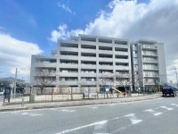 北西角部屋！ファミリー世帯におすすめの４ＬＤＫ！
ペット飼育可能！(規約有り)
リビングは大通り沿いではなく、目の前に桜の木が見える眺望です！