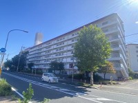 ２０２５年１月リフォーム済み☆即入居可☆
南・東・西の三方向の最上階角部屋！陽当たり・通風・眺望良好！
専有面積１００平米超！全居室６帖以上の４ＬＤＫ！