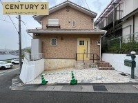 オール電化住宅！広々お庭付！
角地につき、採光通風良好♪
ＬＤＫゆったり１８帖！全居室に収納完備！
