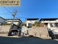 土地約８０坪！全居室６帖以上の広々５ＳＬＤＫの間取り♪
２０２５年２月リフォーム済！納戸付きで収納スペース充実のお家！
桂坂小学校まで徒歩７分とお子様の通学も安心♪
