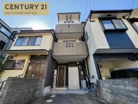 向日市、西京区、南区を専門　ユニバーサルホームサービス洛西口店 ２０２４年１１月リフォーム済み！
ＪＲと阪急の２ＷＡＹアクセス可能！
全居室収納スペース有！ＷＩＣもございます♪
小学校まで徒歩圏内でお子様の通学も安心♪