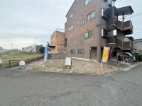 ZEH水準省エネ住宅！閑静な住宅地の角家！
北側・東側に建物がないため陽当たり・通風良好！
ＪＲ『桂川駅』まで徒歩１５分！周辺施設も充実で生活便利！