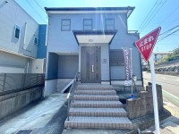 2025年10月リフォーム完成!
北西角地の広々4LDKのお家!WIC付きで収納スペース充実☆
閑静な住宅地で小さいお子様のいるご家庭も安心!