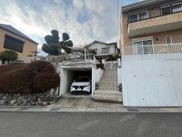 建築条件無し土地!お好きなハウスメーカー・工務店で建築可能♪
有効敷地面積広々約77坪!
閑静な住宅地につき交通量少なめ!子育て世帯の方も安心です!