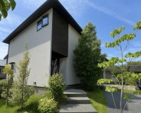 ～和の趣とモダンの洗練、美しく調和する空間～
令和元年建築の築浅物件でキレイにお使いです！
『住友林業』施工のお家！自然豊かで閑静な住宅地！