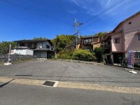 建築条件無し売土地につき、お好きな工務店やハウスメーカーで建築可能！
南側は非道路・東側は水路につき、陽当り・通風良好！
ゆとりの土地約４２坪！