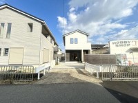 閑静な住宅地の全６区画の分譲地！全区画、普通車２台駐車可能！
長期優良認定住宅！耐震等級２！
小学校まで徒歩４分でお子様の通学も安心