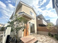 閑静な住宅地の全６区画の分譲地！全区画、普通車２台駐車可能！
長期優良認定住宅！耐震等級２！
小学校まで徒歩４分でお子様の通学も安心！