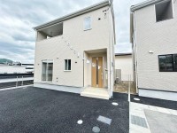 全９区画の分譲地！オール電化住宅！
全居室６帖以上！ゆとりのある間取り！
徒歩圏内に周辺施設も充実！生活に便利な立地です♪