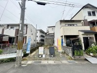 建築条件無し売土地につきお好きな工務店やハウスメーカーで建築可能！
道路を挟んだ目の前に池があるため、陽当たり・通風良好！
徒歩圏内に商業施設充実！