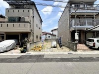 建築条件無し土地！お好きなハウスメーカー・工務店で建築可能！♪
前道広々6ｍ！南西向きで陽当たり良好☆
小学校まで徒歩3分・中学校まで徒歩4分とお子様の通学も安心！