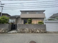 閑静な住宅地の６ＬＤＫ！ファミリー世帯にオススメです！
安心・快適なオール電化住宅！全居室８帖以上！
周辺交通量も少ないのでお子様も安心！駐車２台可能！