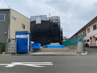 小学校まで徒歩４分でお子様の通学も安心♪
ＷＩＣ２か所付き！収納豊富な４ＬＤＫのお家☆
徒歩圏内に生活に便利な施設が充実しております！
