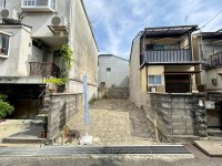 閑静な住宅街の新築戸建て！
イオンモール京都桂川まで徒歩１２分と周辺施設も充実！
教育施設まで徒歩圏内とお子様の通学も安心ですね♪