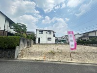 全２区画！建築条件無し土地！
お好きなハウスメーカー・工務店で建築可能♪
前道ゆったり６ｍ！現況更地です！