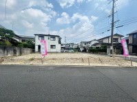 全２区画！建築条件無し土地！
お好きなハウスメーカー・工務店で建築可能♪
角地につき日当たり・通風良好！現況更地です！