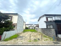 ＺＥＨ水準省エネ住宅！閑静な住宅地の整形地！敷地面積ゆとりの約３９坪！
駐車２台可能な４ＬＤＫ！全居室に収納があって便利♪
小学校まで徒歩５分圏内！