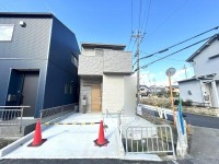 ２０２５年１０月堂々完成！阪急「桂」駅まで徒歩１２分！
閑静な住宅地の為交通量少なめで安心！
設備充実の２ＬＤＫのお家♪