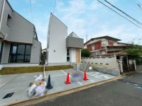 閑静な住宅地の限定２区画の分譲地！
収納スペース充実の３ＬＤＫ＋ロフト２ヶ所！
お車２台並列駐車可能！前道ゆったり約５．９ｍ！
