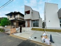 閑静な住宅地の限定２区画の分譲地！
収納スペース充実の３ＬＤＫ＋ロフト２ヶ所！
お車２台並列駐車可能！前道ゆったり約５．９ｍ！