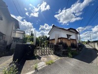 緑豊かな住宅地！土地面積広々約２１２.７９坪！
建築条件無し売土地の為、お好きな工務店やハウスメーカーで建築可能！
南東角地の為、陽当たり良好！