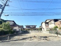 全２区画の分譲地！自由設計につきお好きな間取りで建築可能！
南向きの為、陽当たり良好！土地約３０坪！
小学校まで徒歩圏内！お子様の通学も安心です！