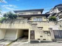 閑静な住宅地！全居室６帖以上の６ＤＫ！
南東角地につき、陽当たり・通風良好！
駐車２台可能なガレージ付き！