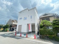 向日市、西京区、南区を専門　ユニバーサルホームサービス洛西口店 ２０２５年７月完成の新築戸建て！
角地の為、通風良好♪各居室に収納完備の３ＬＤＫ！
徒歩圏内に生活施設が充実している為、便利な立地！