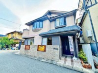 向日市、西京区、南区を専門　ユニバーサルホームサービス洛西口店 東南角地につき、陽当たり・通風良好！！
ワンボックス駐車可能な４ＬＤＫ！空き家の為、即入居可能！
スーパーやコンビニが徒歩圏内で買い物も便利♪