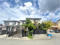 向日市、西京区、南区を専門　ユニバーサルホームサービス洛西口店 建築条件無し土地！お好きな工務店やハウスメーカーで建築可能！
前道広々６ｍ以上！間口もゆったりしているので駐車もラクラク！
東南角地！更地渡し予定！