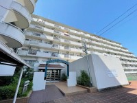 向日市、西京区、南区を専門　ユニバーサルホームサービス洛西口店 ７階建ての６階部分につき通風・眺望良好！
小・中学校まで徒歩５分圏内でお子様の通学も安心♪
ＪＲ『桂川』駅まで徒歩１７分で通勤・通学に便利！