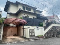 向日市、西京区、南区を専門　ユニバーサルホームサービス洛西口店 リフォーム歴あり！室内大変丁寧にお使いです！
全居室南向きで南側にはお庭があるので、陽当たり・通風良好♪
閑静な住宅地の整形地！前道はゆったり６ｍ！