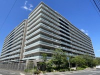 向日市、西京区、南区を専門　ユニバーサルホームサービス洛西口店 ペット飼育可マンション！９階部分！
ＪＲ「長岡京」駅徒歩８分！通勤通学に便利です！
設備や収納も充実！日当たり・通風良好☆