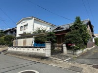 向日市、西京区、南区を専門　ユニバーサルホームサービス洛西口店 阪急『西山天王山駅』まで徒歩１５分！解体更地！
小学校・中学校や買い物施設も徒歩圏内♪
建築条件無し売り土地につき、お好きなハウスメーカー・工務店で建築可能！