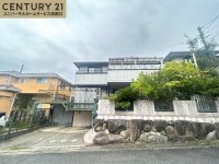 収納スペース豊富な５ＬＤＫ！教育施設までも徒歩圏内！
ゆとりの土地５８．９７坪で間口も広々１３ｍ！
住環境の整った閑静な住宅地！