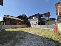 閑静な住宅地！南向きで陽当たり良好！
現況更地なので解体費用不要！
建築条件無し売土地につきお好きな工務店やハウスメーカーで建築可能！
