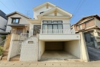 ２０２５年１０月リフォーム完了予定！
閑静な住宅地の４ＬＤＫ！ＬＤＫは広々約１７帖！
徒歩圏内に商業施設など周辺施設充実しており生活に便利な立地です！
