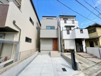 ２０２６年２月完成の新築戸建！
久世中学校まで徒歩２分とお子様の通学も安心♪
電子ロックキー対応！嬉しい設備が充実の３ＬＤＫ！