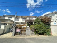 閑静な住宅地!南向きで陽当り良好!
駐車場はカーポート付き♪リフォームのご相談も承っております!
小学校・中学校が徒歩圏内でお子様の通学も安心!