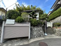 向日市、西京区、南区を専門　ユニバーサルホームサービス洛西口店 土地面積広々約７２．３９坪！
接道南東向きで陽当たり良好！前道６.２メートル！
建築条件無し売土地につきお好きな工務店やハウスメーカーで建築可能！
