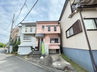 阪急『洛西口駅』まで徒歩10分と通勤や通学に便利な立地!
リフォーム歴有り!太陽光パネル設置!
収納スペース豊富!徒歩圏内に生活施設が充実!