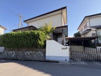 土地広々約57坪!角地で開放感のあるお家◎
南向きのワイドバルコニーで陽当たり良好!
閑静な住宅地!室内丁寧にお使いです!