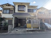 向かいが公園で開けており、解放感あり！
閑静な住宅地のフルリノベーション物件！
ＬＤＫ広々２０帖の４ＬＤＫ！徒歩圏内に周辺施設が充実で生活便利♪