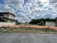 土地面積広々約60坪!前道ゆったり6m!
南側に遮る建物がないため陽当り良好!
建築条件無し売土地につきお好きな工務店やハウスメーカーで建築可能!