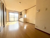 阪急・JRの2WAYアクセス!南向きにつき陽当たり良好!
西側が水路のため通風も良好です!
フリースペースがあるため店舗や事務所としても◎