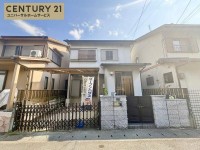 全居室６帖以上の４ＬＤＫ！駐車場はカーポート付！
閑静な住宅地の整形地！買い物施設が徒歩圏内で生活便利♪
小・中学校が徒歩圏内でお子様の通学も安心♪